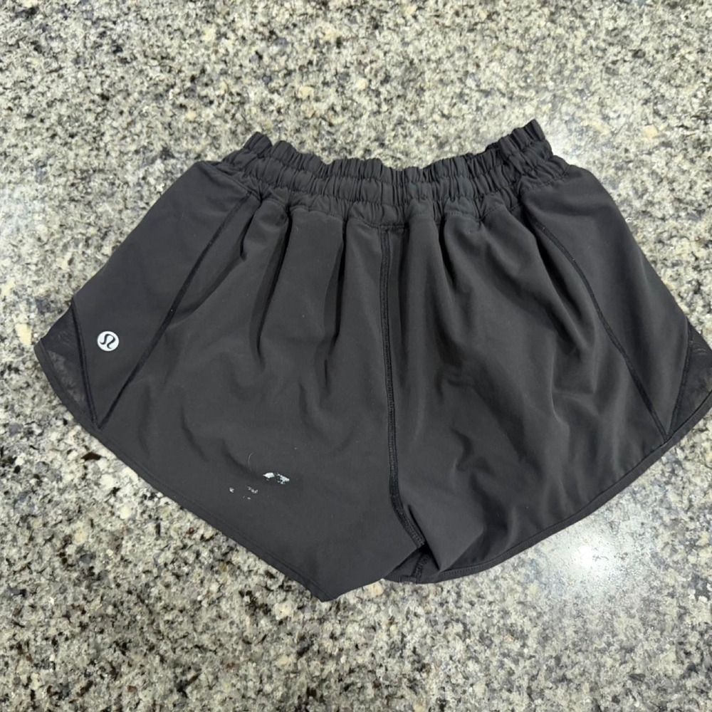 Lululemon Hotty Hot Short II *2.5"